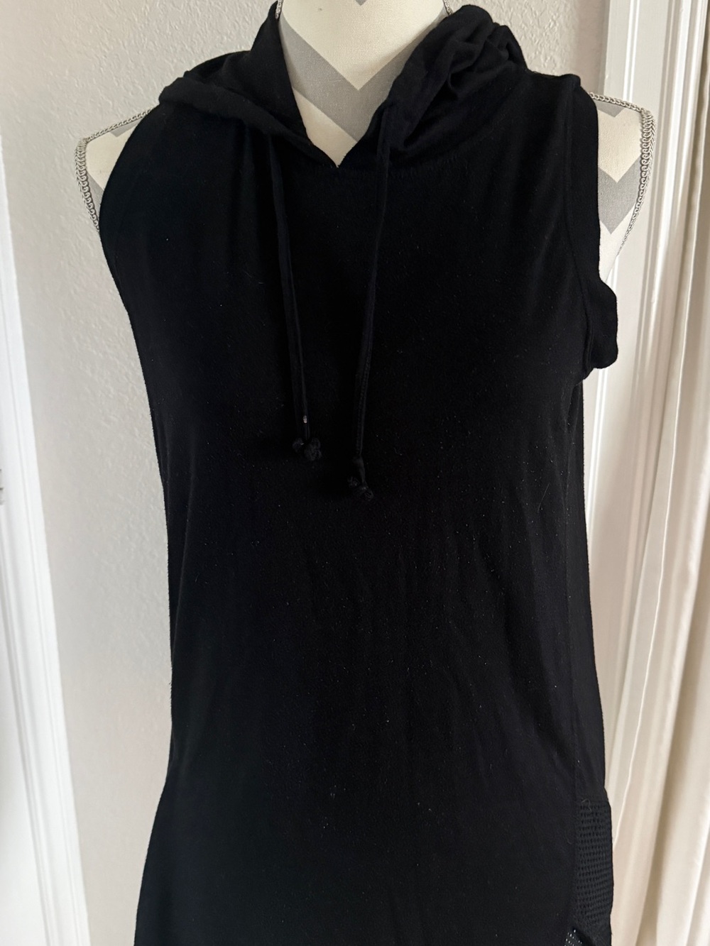 Black Sleeveless Hooded Tank Top